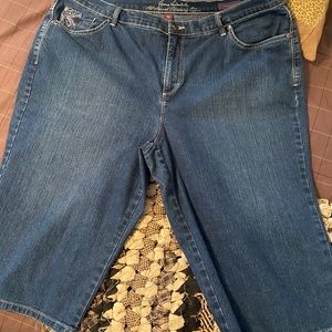 Cute Skimmer Capris Embellished Jeans